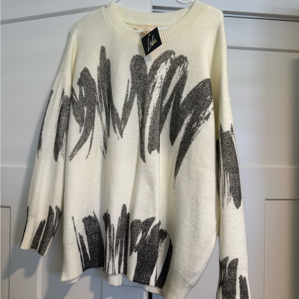 Lala Artistic Black and White Women's Sweater